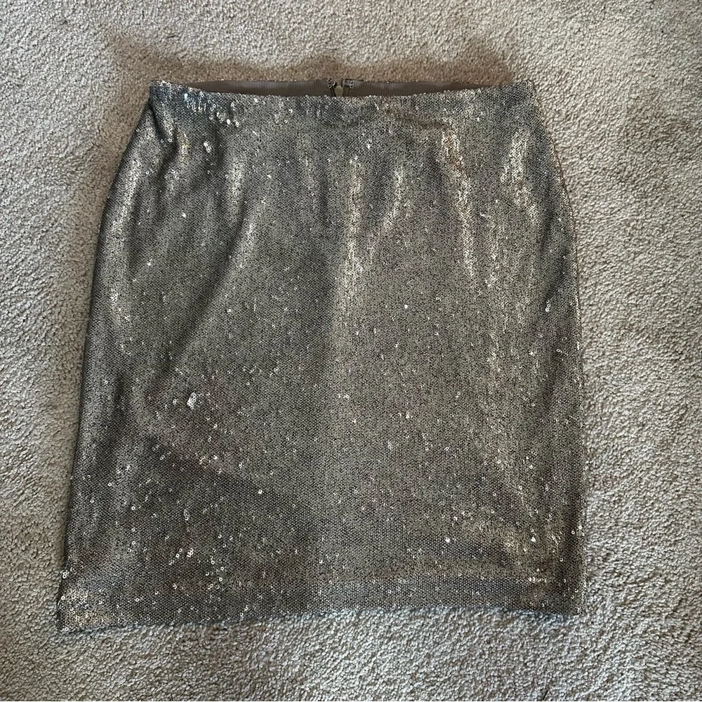 White House Black‎ Market Sequin Mini Skirt Silver Metallic Women’s Size 8